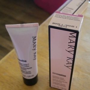Mary Kay Luminous Liquid Foundation